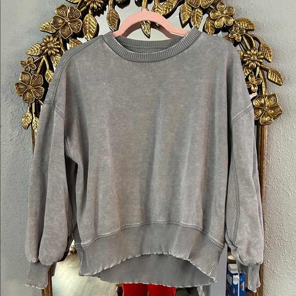 Zenana Outfitters Tops - Zenana Grey Pullover Size Small